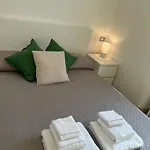 Red Leaf Como